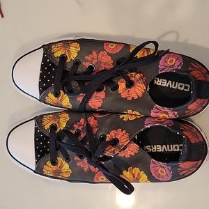 Floral /polka dot converse all stars women's 9/ men's 7 EUC